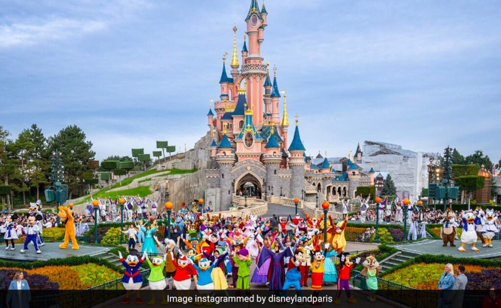 European Politician Arrives At Disneyland Due To Train Signal Failure