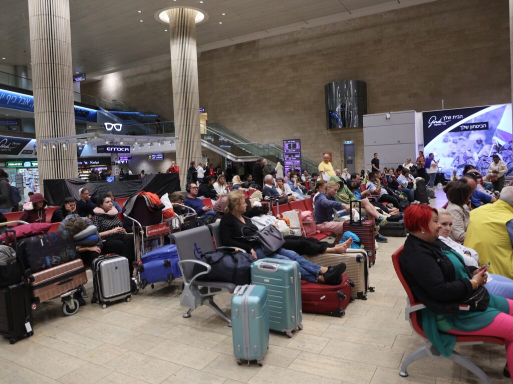 Major international airlines suspend flights to Israel during Gaza war