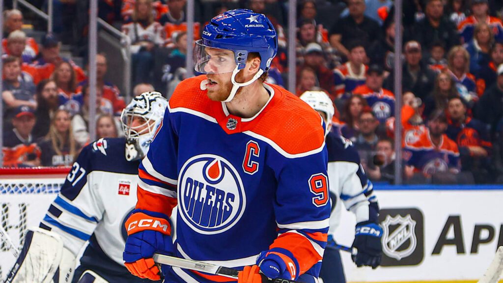 Mcdavid Sidelined For 1 2 Weeks Against Oilers With Upper Body