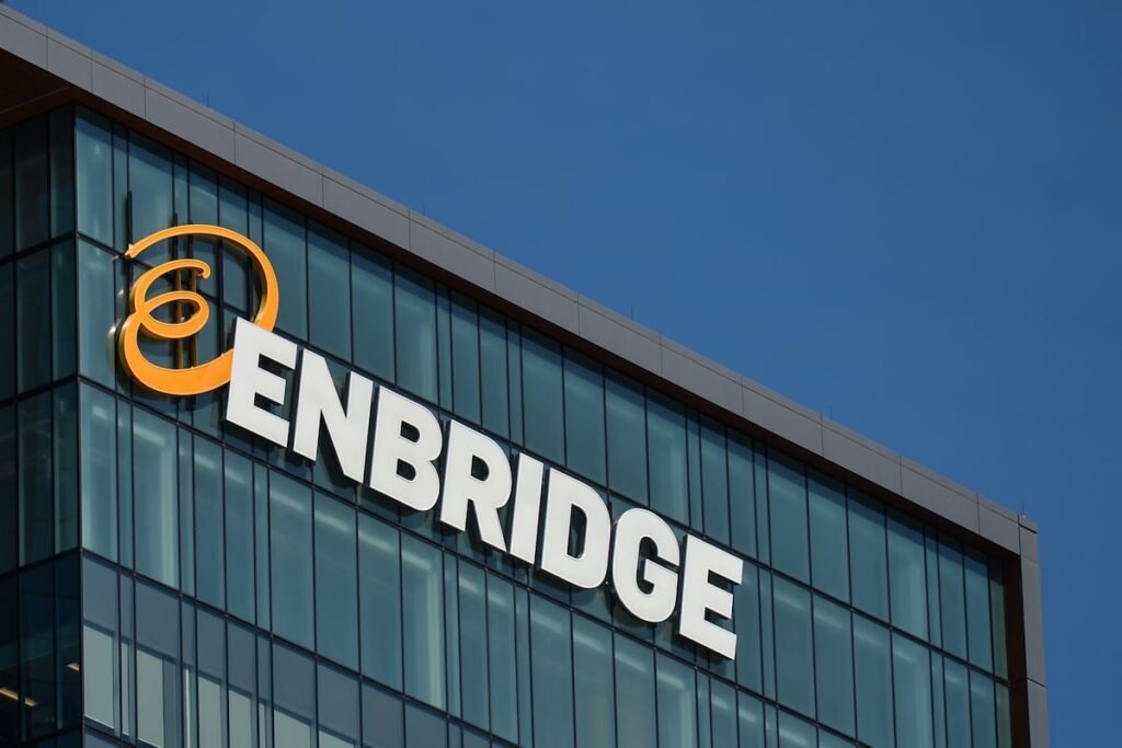 Enbridge Projects Core Earnings Growth In 2024, Also Raises Dividend