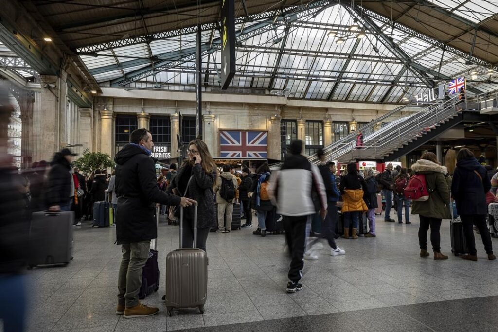 Eurostar Trains Canceled Due To Flooding, Leaving Hundreds Of Travelers