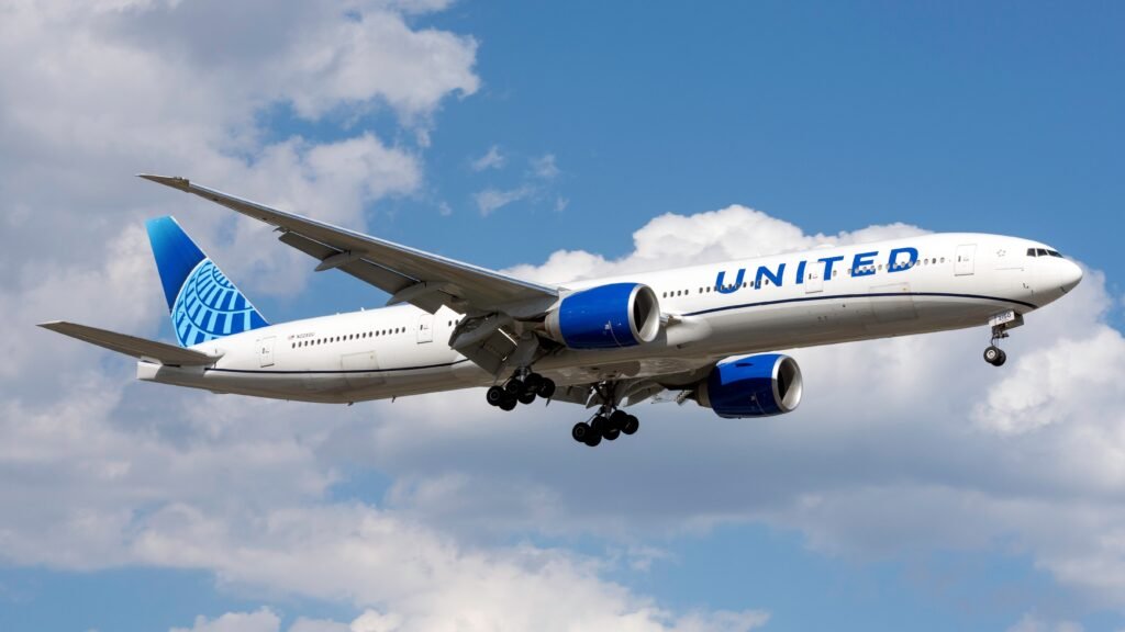 United Airlines Carries Sick Children On Boeing 777 Fantasy Flight