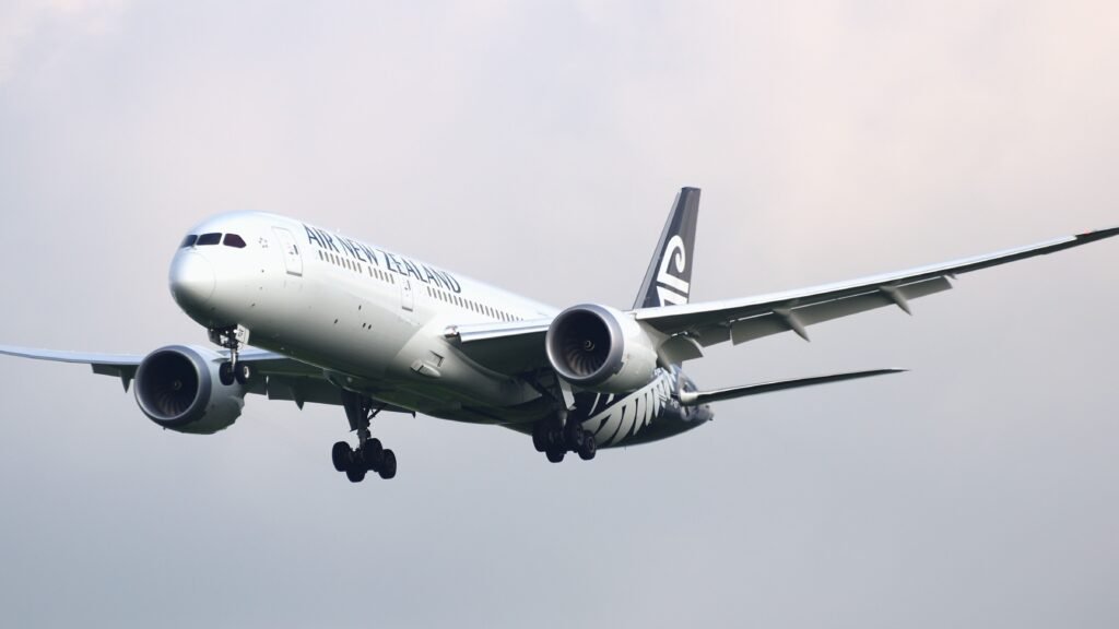 Air New Zealand Boeing 787 9 Dreamliner Diverted To Guam Due