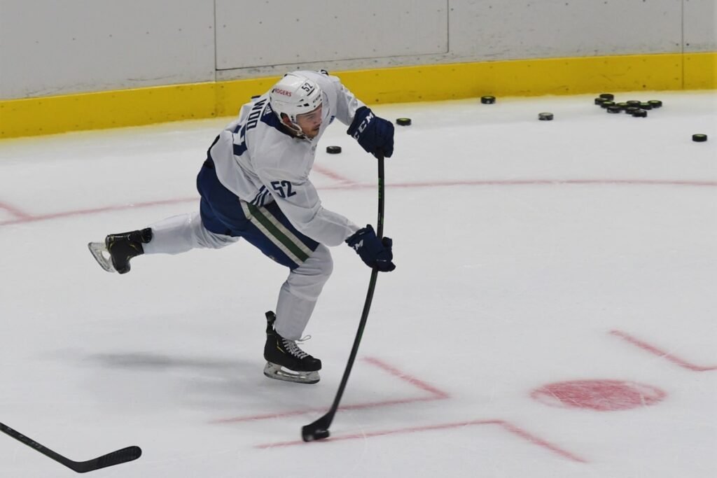 Vancouver Canucks Recruit Jet Woo From Abbotsford